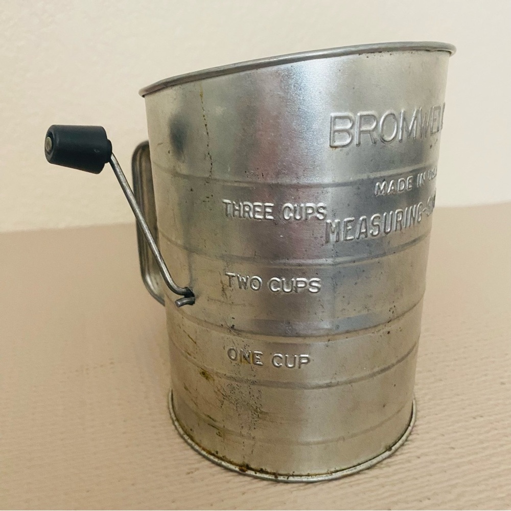 Vintage Bromwell’s measuring sifter, 3 cups, USA